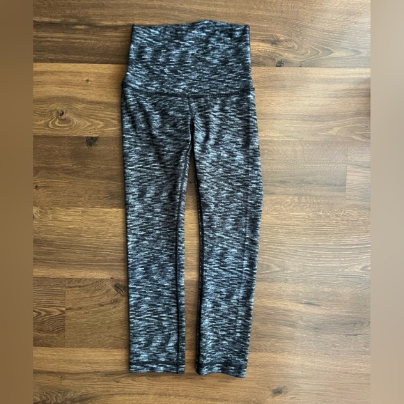 🖤 Lululemon High-Rise Cropped Leggings 🖤 - Picture 2 of 11